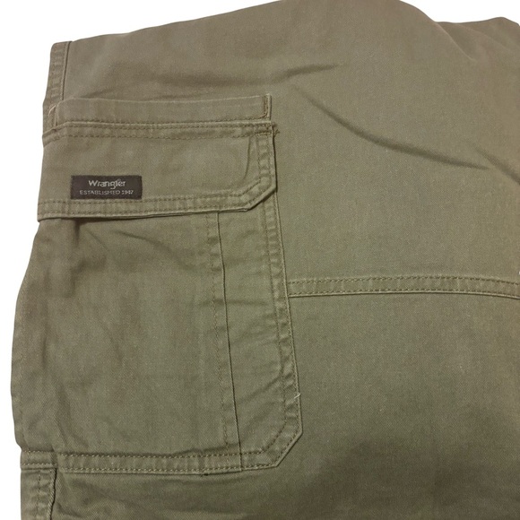 Wrangler Men's Olive Green Cargo Shorts - Picture 3 of 8